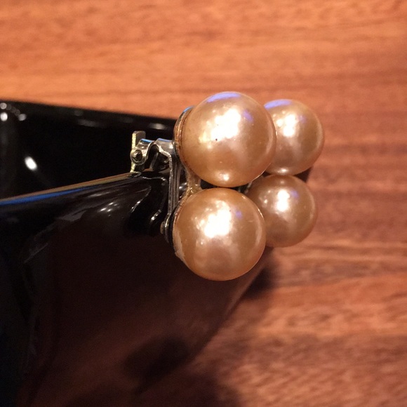 Pearl Clip-On Earrings - Vintage - ** Free with any Purchase** - Picture 7 of 8